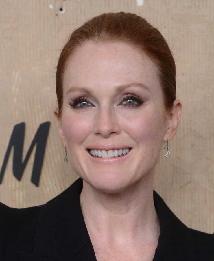 Julianne Moore: Πρόσωπο της L’ Oreal