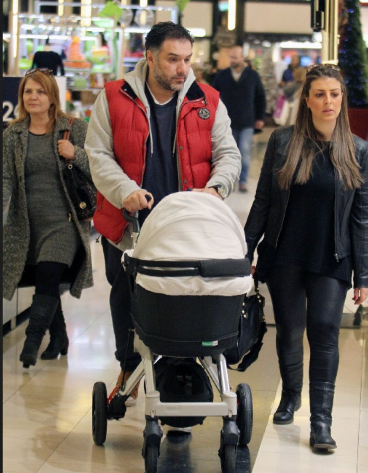 Αρναούτογλου - Κόκλα: Η πρώτη έξοδος με το γιο και την πεθερά!