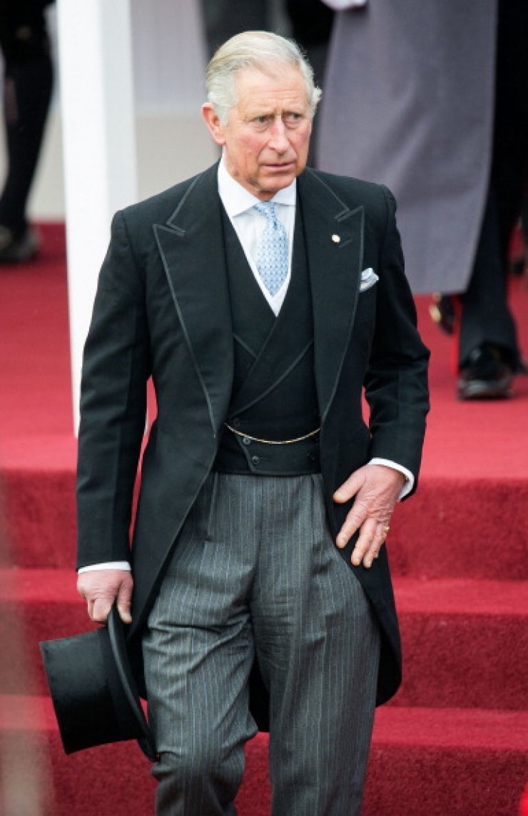 «Ο Κάρολος μού χούφτωσε το στήθος»