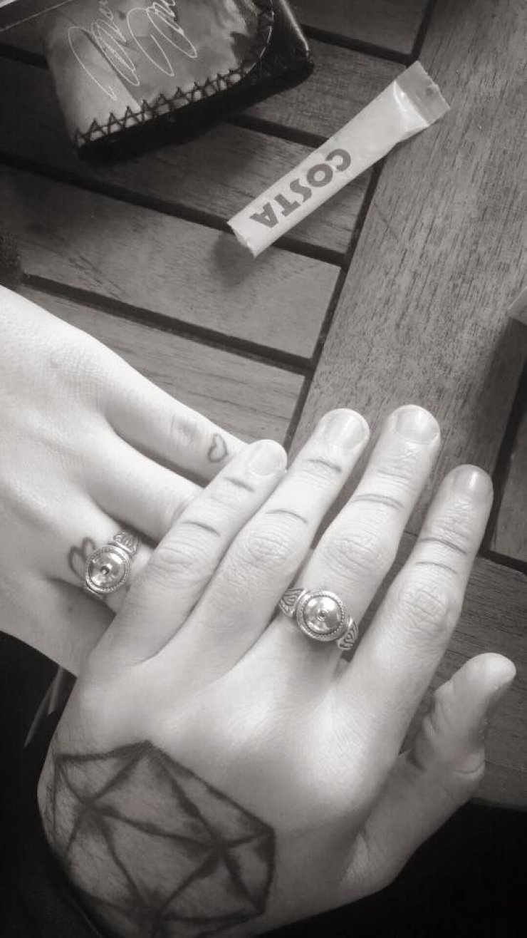 Κύπριος fashion designer αρραβωνιάστηκε το σύντροφό του