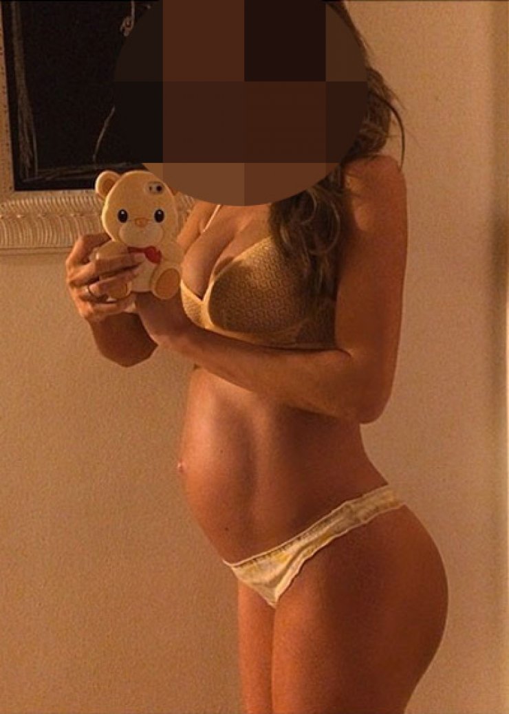 Γέννησε το μοντέλο που είχε κοιλιακούς ακόμα και στην εγκυμοσύνη του [εικόνες]