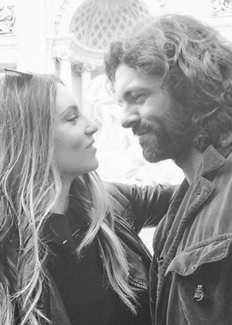 Η ερωτική εξομολόγηση της Αθηνάς Οικονομάκου στον σύντροφο της ανήμερα της γιορτής του!