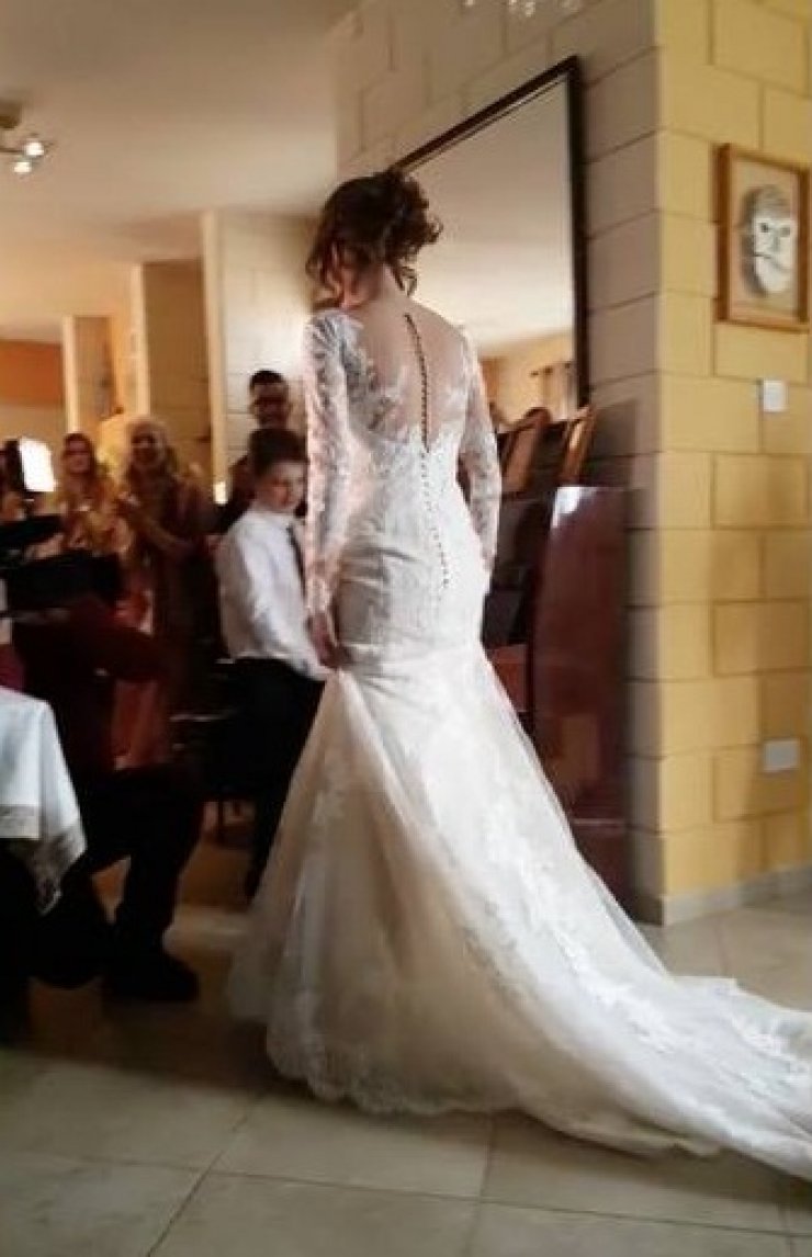 Ζευγάρι της κυπριακής showbiz ανέβηκε τα σκαλιά της εκκλησίας!