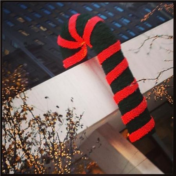 Ποια μαμά στόλισε το μπαλκόνι της με ένα τεράστιο μπαστούνι;