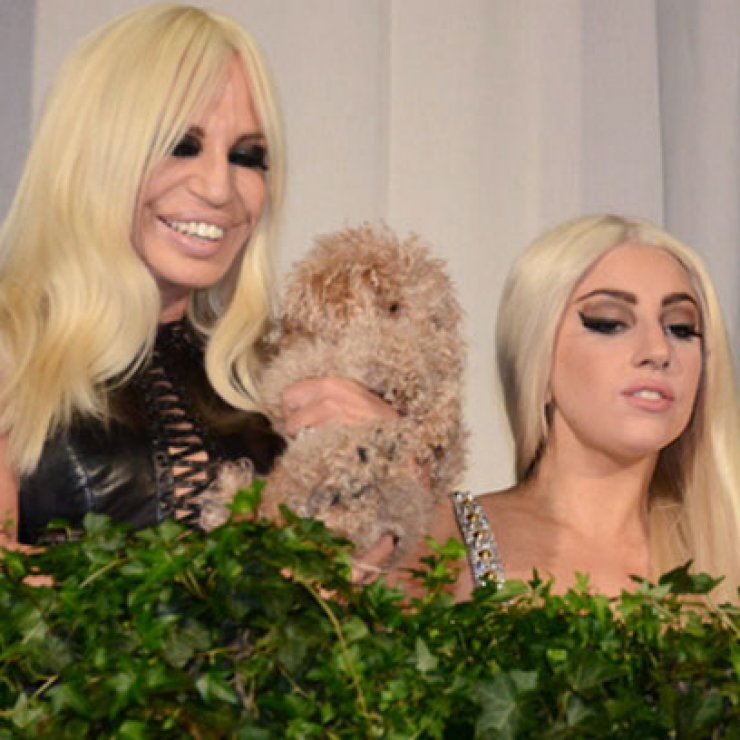 Donatella Versace: Δε γεννήθηκα με αυτό το πρόσωπο