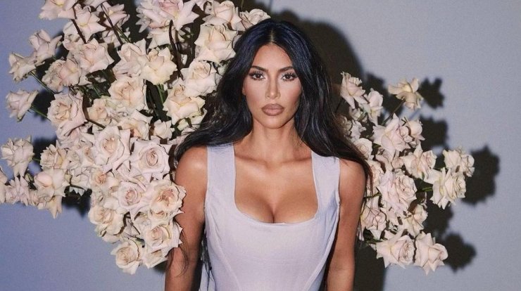 Lip overline: Βήμα-βήμα οδηγός για να πετύχεις την τάση χειλιών των 90s που ακολουθούν οι διάσημες