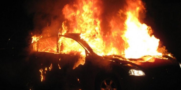 Φωτιά σε αυτοκίνητο αστυνομικού