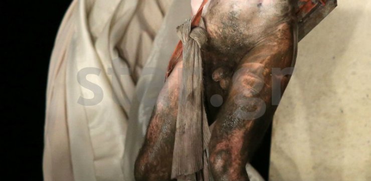 Έλληνας ηθοποιός έδειξε τα γεννητικά του όργανα στη σκηνή! [φωτογραφίες]