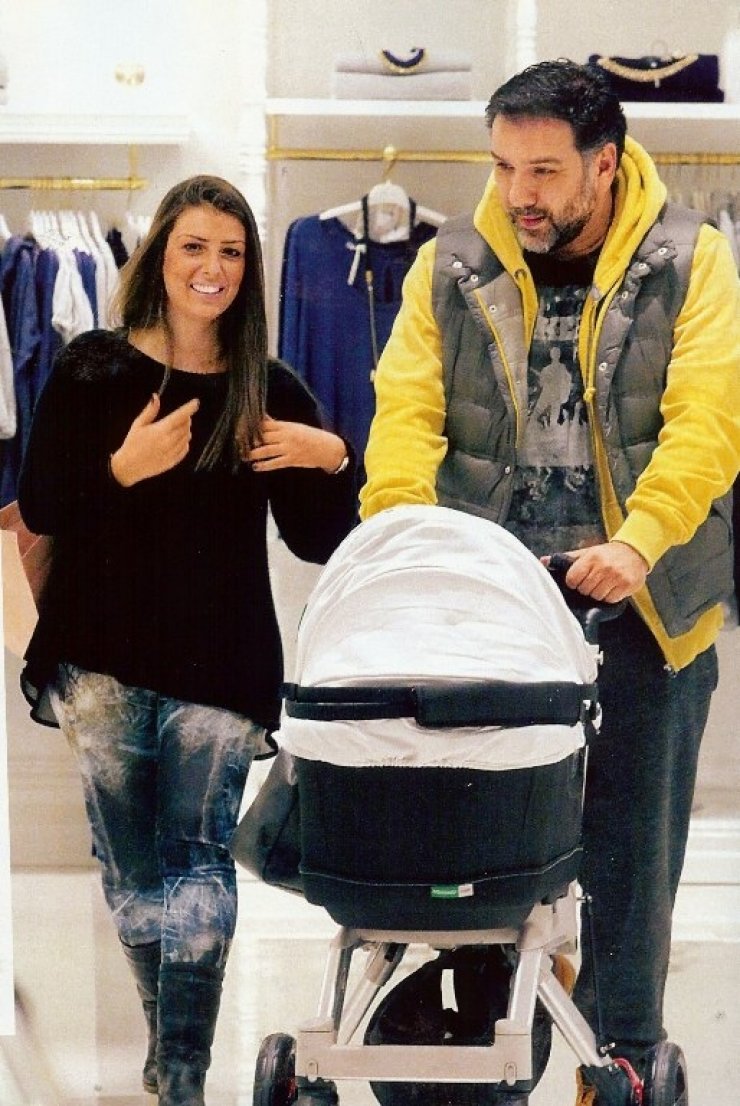  Αρναούτογλου-Κόκλα: Η πρώτη βόλτα με το γιο τους