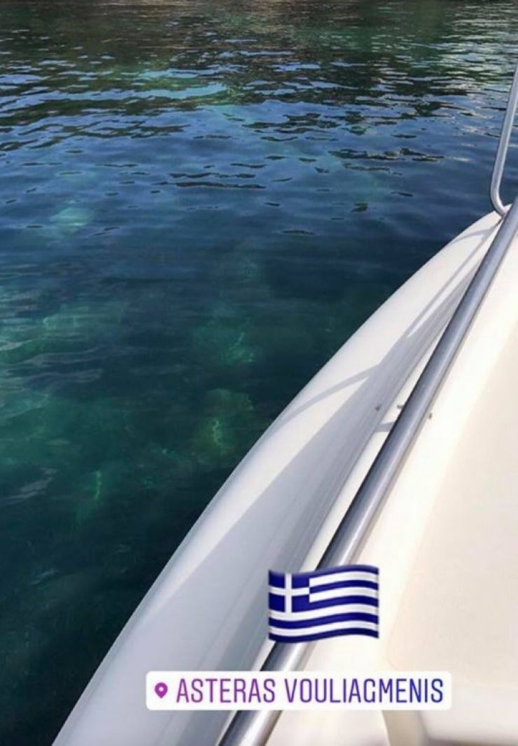 Επώνυμη Κύπρια οδηγεί σκάφος στη Βουλιαγμένη! [βίντεο & εικόνες]