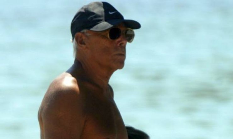 Giorgio Armani: Ατύχημα στην παραλία του Μητσοτάκη