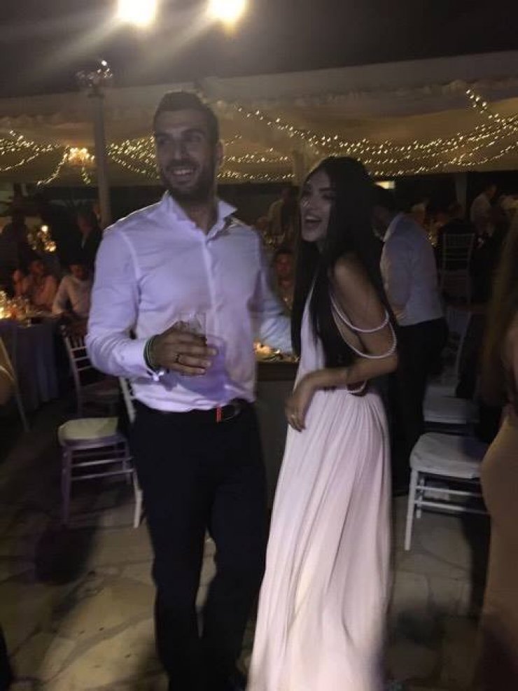 Δείτε το ζεϊμπέκικο που χόρεψε ο Γιώργος Μερκής στο γάμο σε τραγούδι που του το αφιέρωσε η γυναίκα της ζωής του