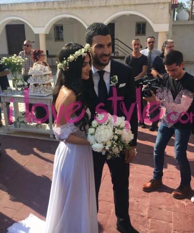 Συμβαίνει τώρα: Γιώργος Μερκής και Άντρεα Κυριάκου παντρεύονται σε εκκλησία της Λεμεσού 