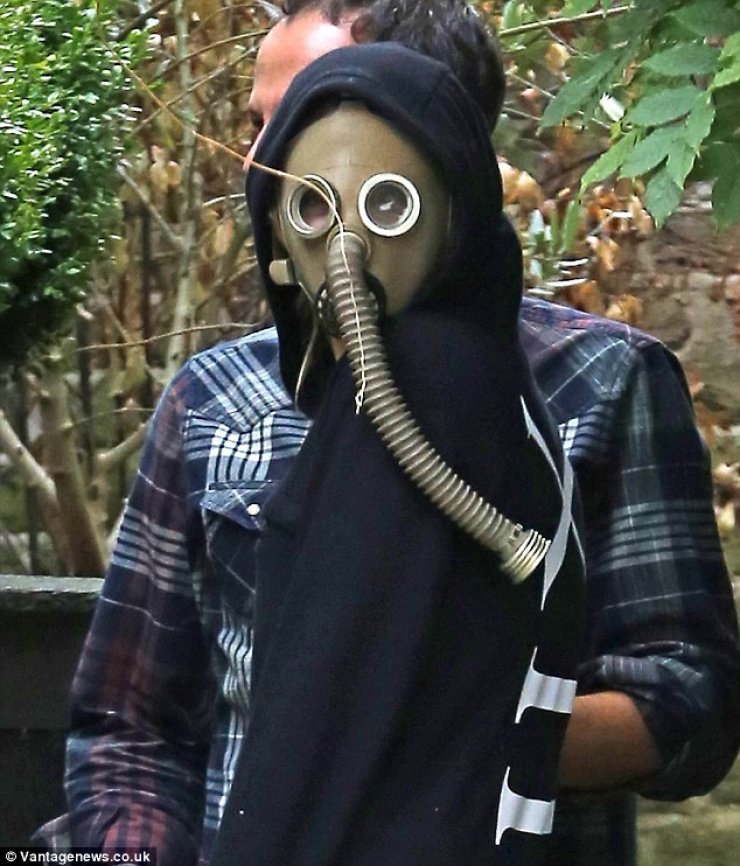 Δύσκολη η ζωή όταν είσαι η Cara Delevigne: Δείτε πως κυκλοφορεί!