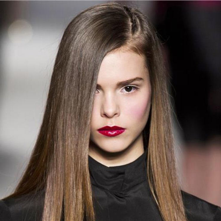 5 απλά βήματα για ίσια μαλλιά