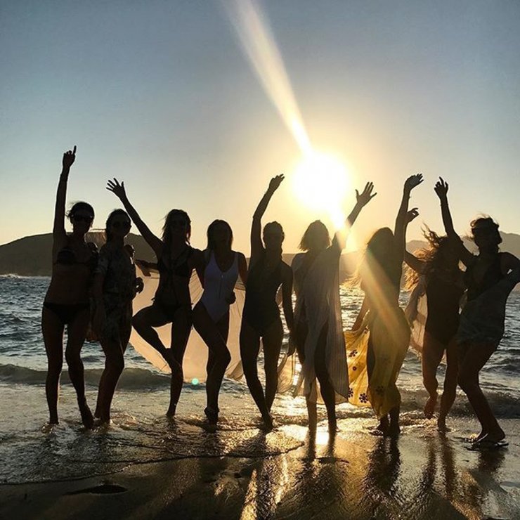 Μετά το τέλος του "Survivor" αποφάσισε να παντρευτεί! Φωτογραφίες από το hens party που γίνεται στην Μύκονο