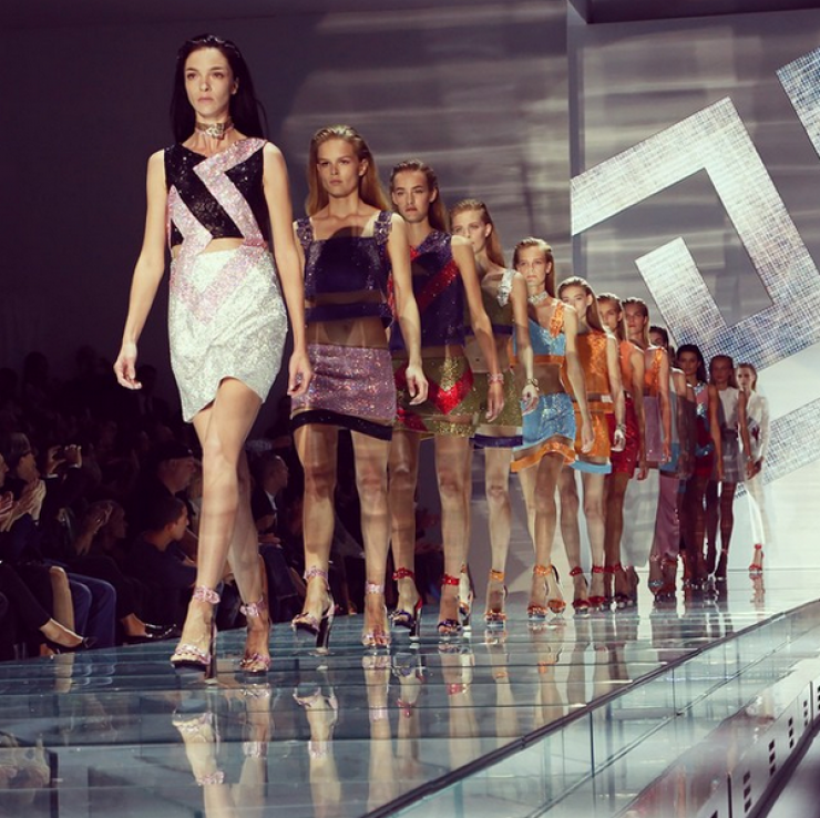 Το fashion show του Versace στο MFW [Εικόνες]