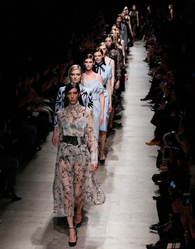 PFW:Το fashion show του οίκου Rochas  [Εικόνες]