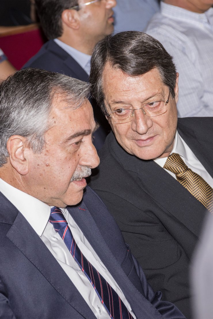 Η θεατρική παράσταση που παρευρέθηκαν Αναστασιάδης - Ακιντζί [Εικόνες]