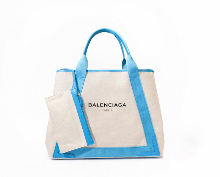 Balenciaga: Μια τσάντα εμπνευσμένη από τη Μύκονο 