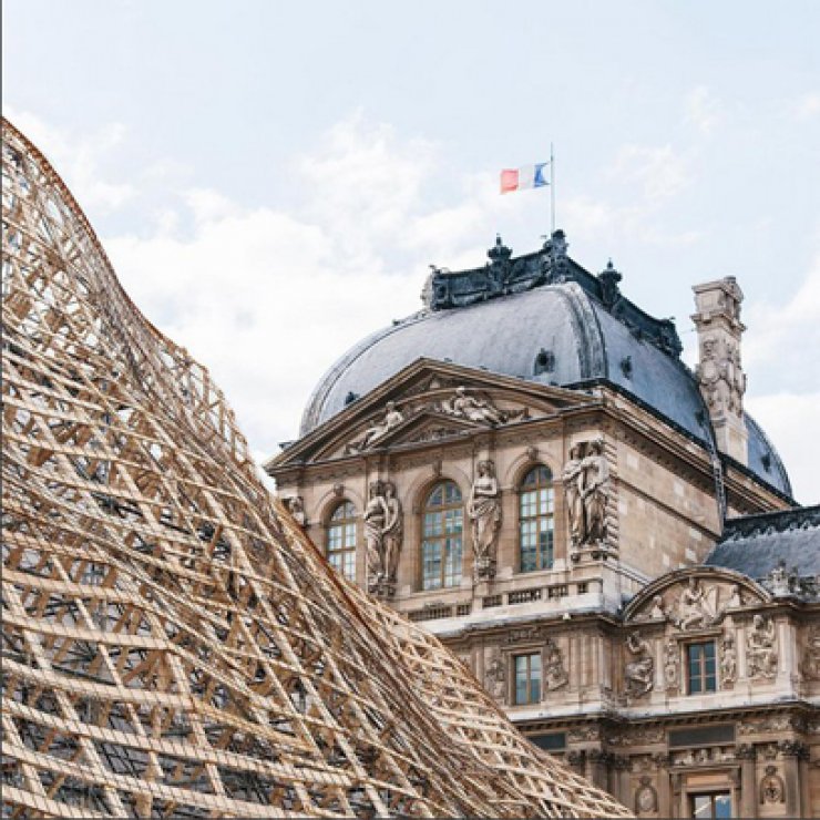 Μία ματιά στο εντυπωσιακό στήσιμο του ντεφιλέ του Οίκου Dior 