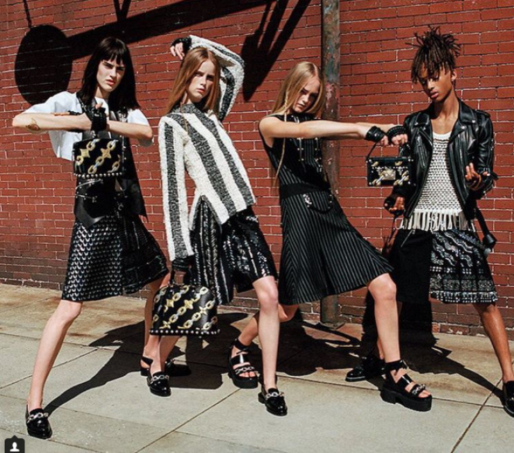 Jaden Smith: Ποζάρει με φούστα στη νέα καμπάνια του Louis Vuitton