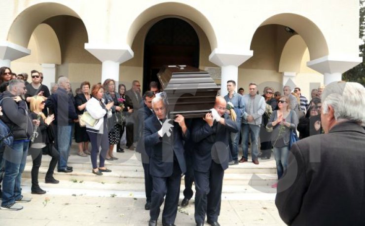 Το τελευταίο αντίο στον Γιάννη Αγγελάκη 