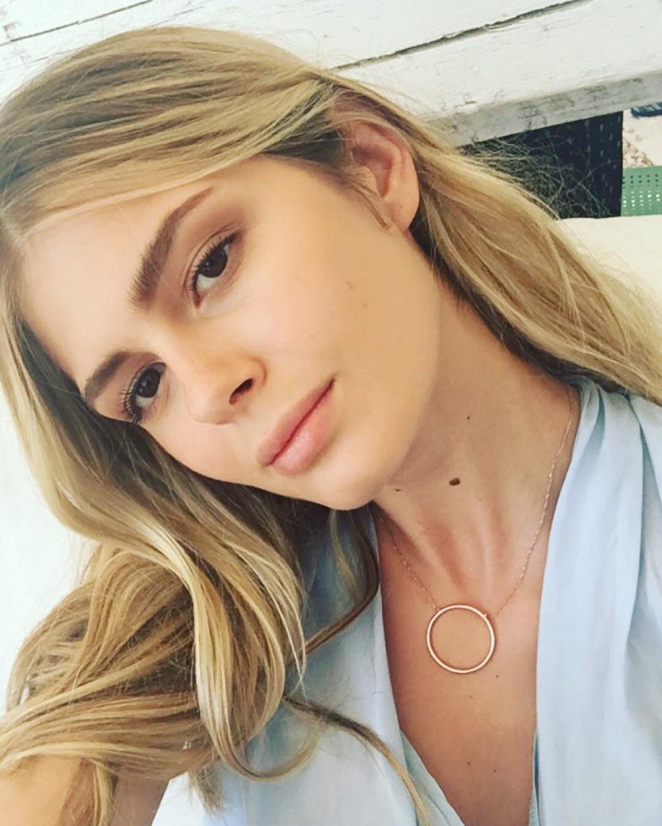 Η Αμαλία Κωστοπούλου φωτογραφίζεται με μαγιό για νέα καμπάνια γνωστού brand  