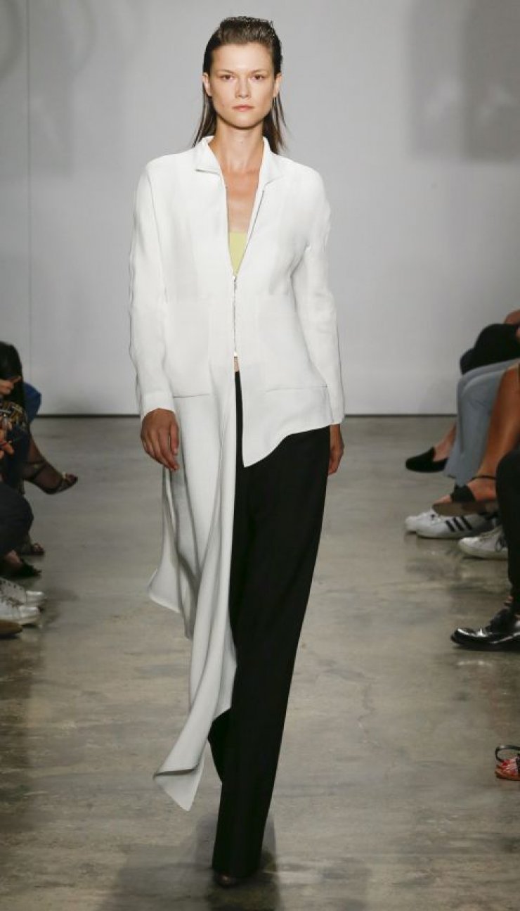 Balenciaga: Με minimal καλοκαιρινή διάθεση [Εικόνες]