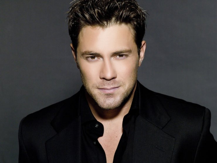 Ο Χολίδης μιλά πρώτη φορά για τον χωρισμό του με τη Νομικού