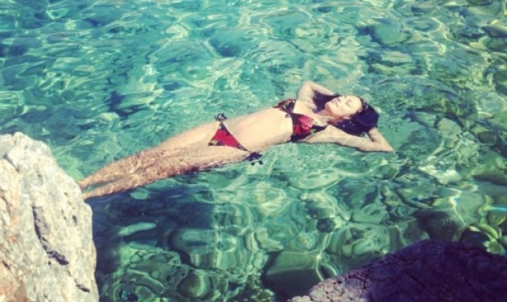 Δωροθέα Μερκούρη: Ξέγνοιαστες στιγμές στη Μάνη