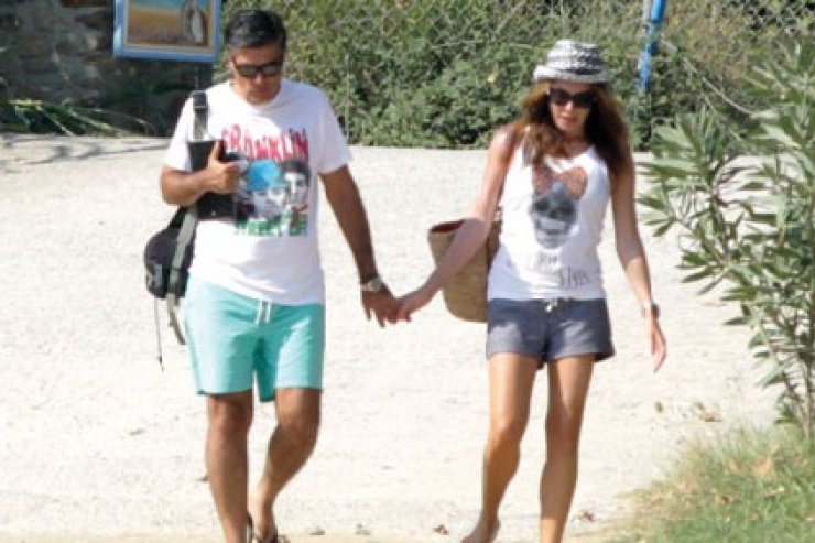 Γιατί η Στεφανίδου μιλάει συνέχεια για την ερωτική της ζωή με τον Ευαγγελάτο;