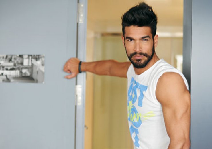 Νίκος Αναδιώτης: Δείτε τους καλλίγραμμους κοιλιακούς του!