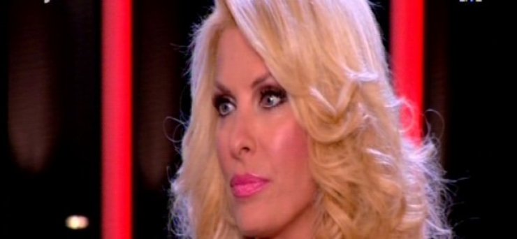 Ελένη Μενεγάκη: «Κάποιοι τηλεκριτικοί έχουν εμμονή μαζί μου»