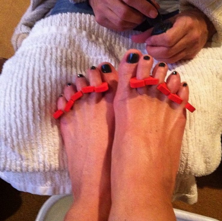 Ποιος Έλληνας celebrity έκανε πεντικιούρ; 