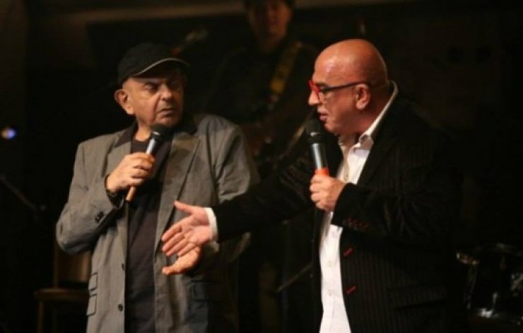 Νέα αγωνία για τον Σάκη Μπουλά: Στο πλευρό του συγγενείς και φίλοι