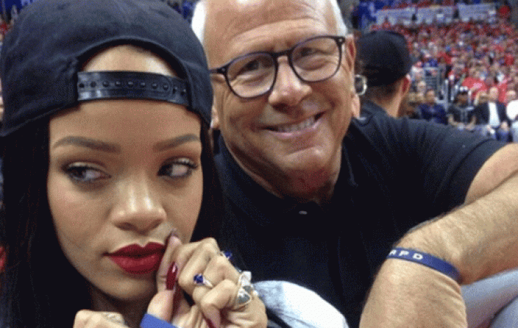 Απίστευτο: Μια selfie κόστισε στη Rihanna 18.000 ευρώ