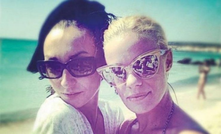 Ρούλα Ρέβη: «Κολλητή μου, δοκιμασμένη με χιλιάδες τρόπους, είναι μόνο η Ζέτα Μακρυπούλια»