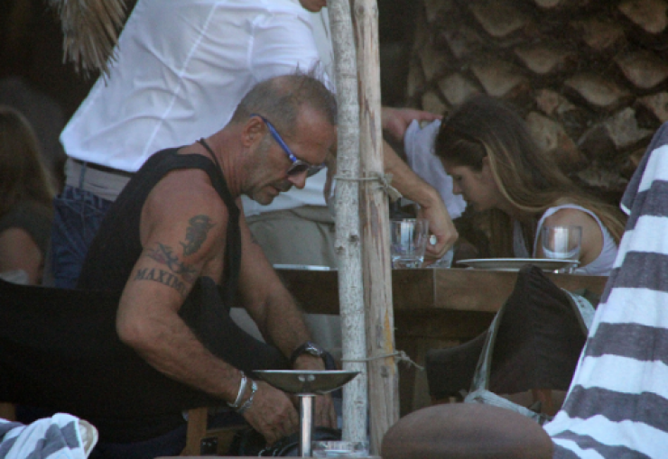 Πέτρος Κωστόπουλος : Με την κόρη του στη Μύκονο