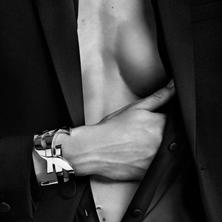 Supermodel πρωταγωνιστεί στη Resort συλλογή του οίκου Saint Laurent