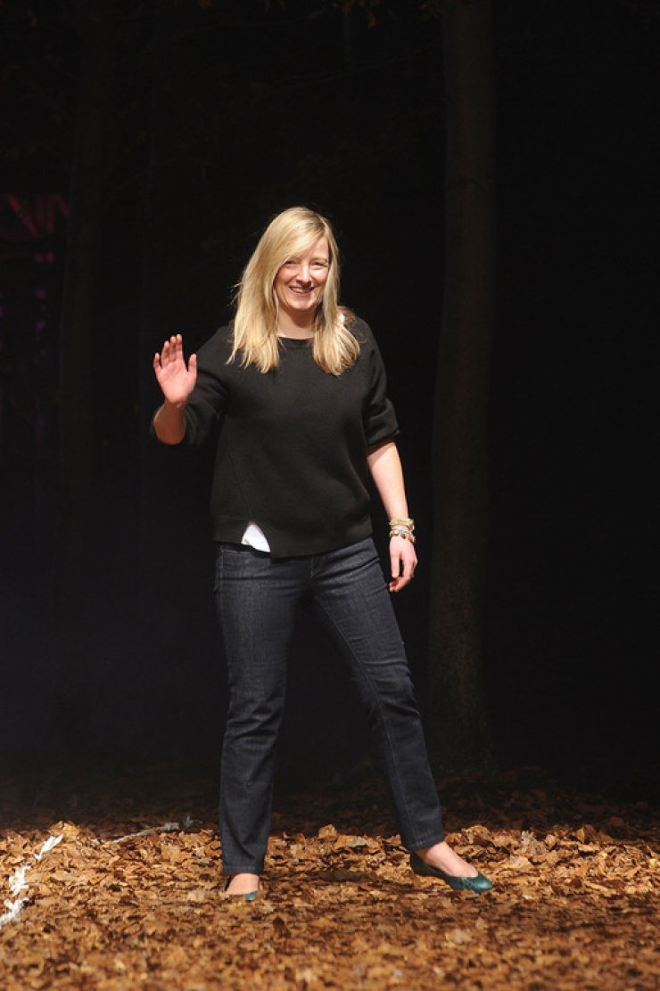 Ο οίκος Alexander McQueen μπαίνει στο παλάτι