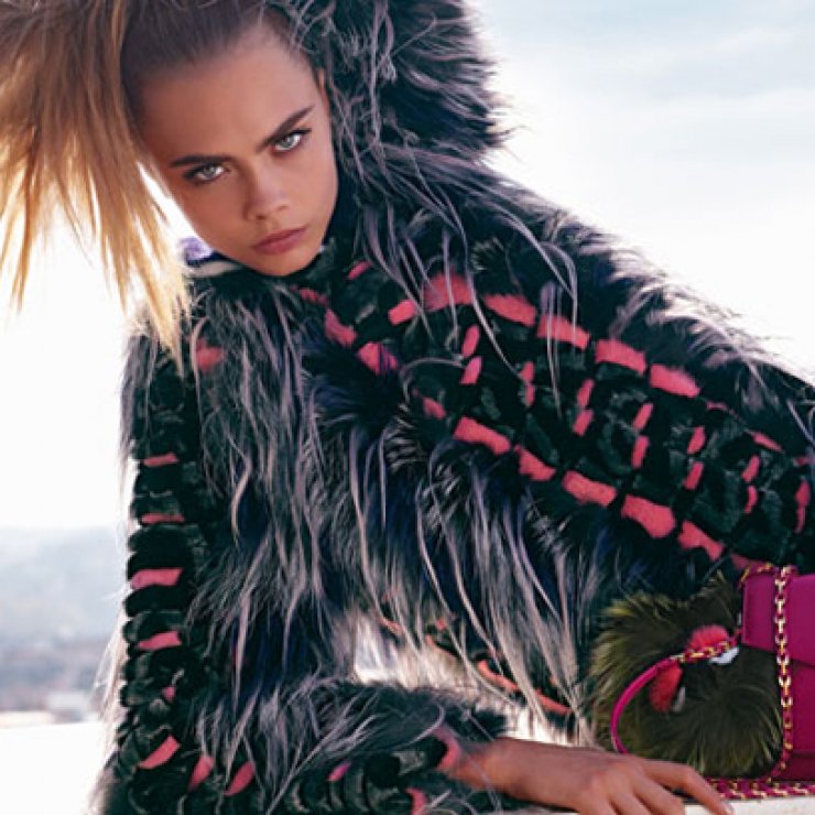 Ο Karl Lagerfeld φωτογραφίζει (ξανά) τη Cara Delevingne