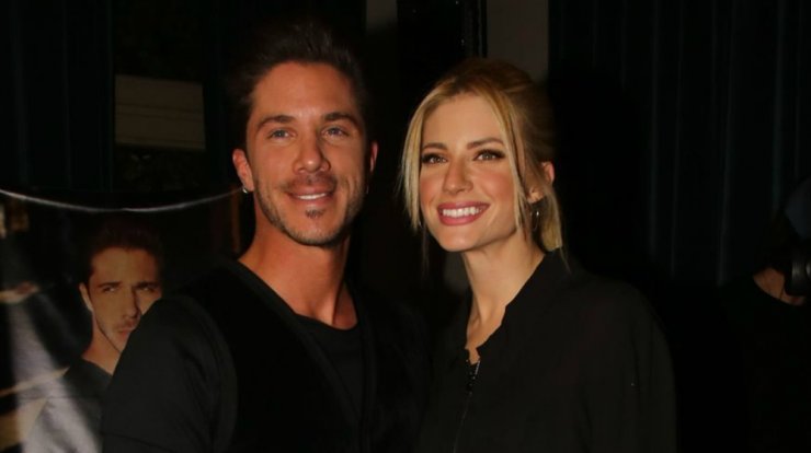 Η νέα φωτογραφία του Νίκου Οικονομόπουλου αγκαλιά με την Ευαγγελία Αραβανή που κυκλοφορεί στα social media 