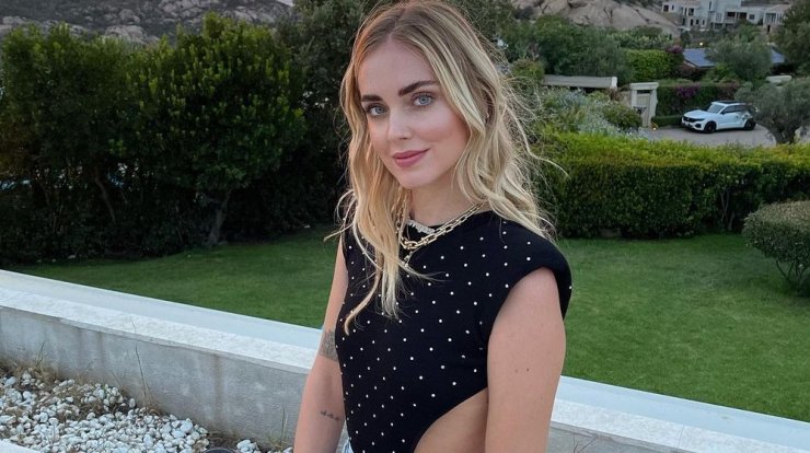 Chiara Ferragni: Σου δείχνει το νέο της tie dye μανικιούρ που έχει κάνει στα νύχια