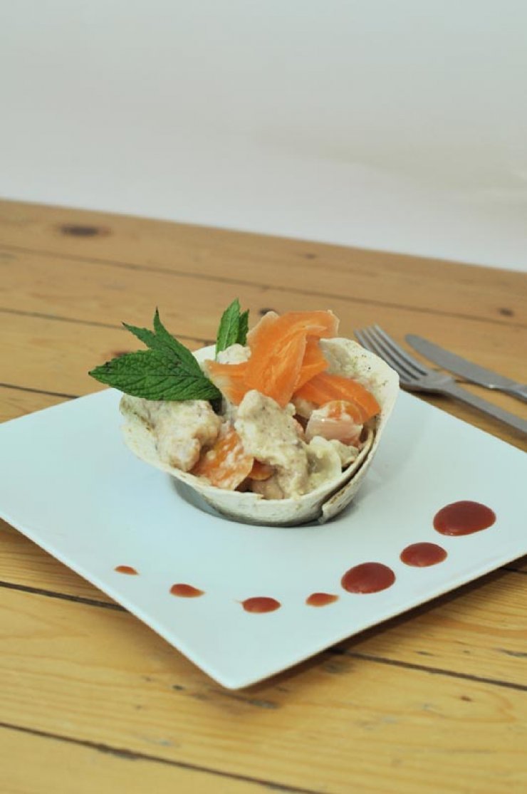 Κοτόπουλο με λαχανικά και άσπρη σάλτσα