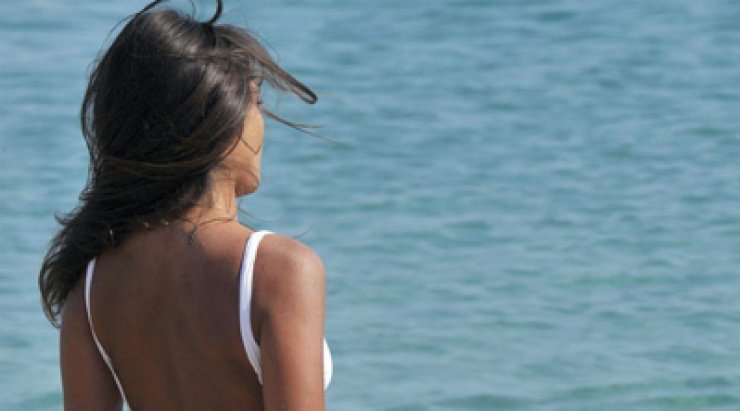 Έκπληξη: Ελληνίδα τραγουδίστρια τέσσερα χρόνια μετά τον μυστικό γάμο της θα γίνει μαμά!