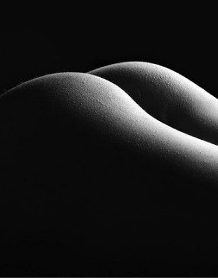 Κύπρια ηθοποιός πόσταρε τα γυμνά οπίσθια της στο διαδίκτυο!