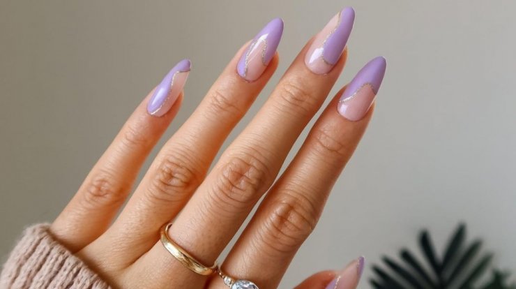 Καλωσόρισε το 2022 υιοθετώντας το χρώμα της χρονιάς στα νύχια σου