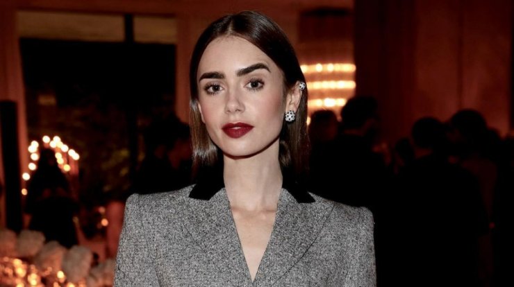 Lily Collins: Η μεγάλη αλλαγή στην εμφάνιση της με πλατινέ pixie κούρεμα