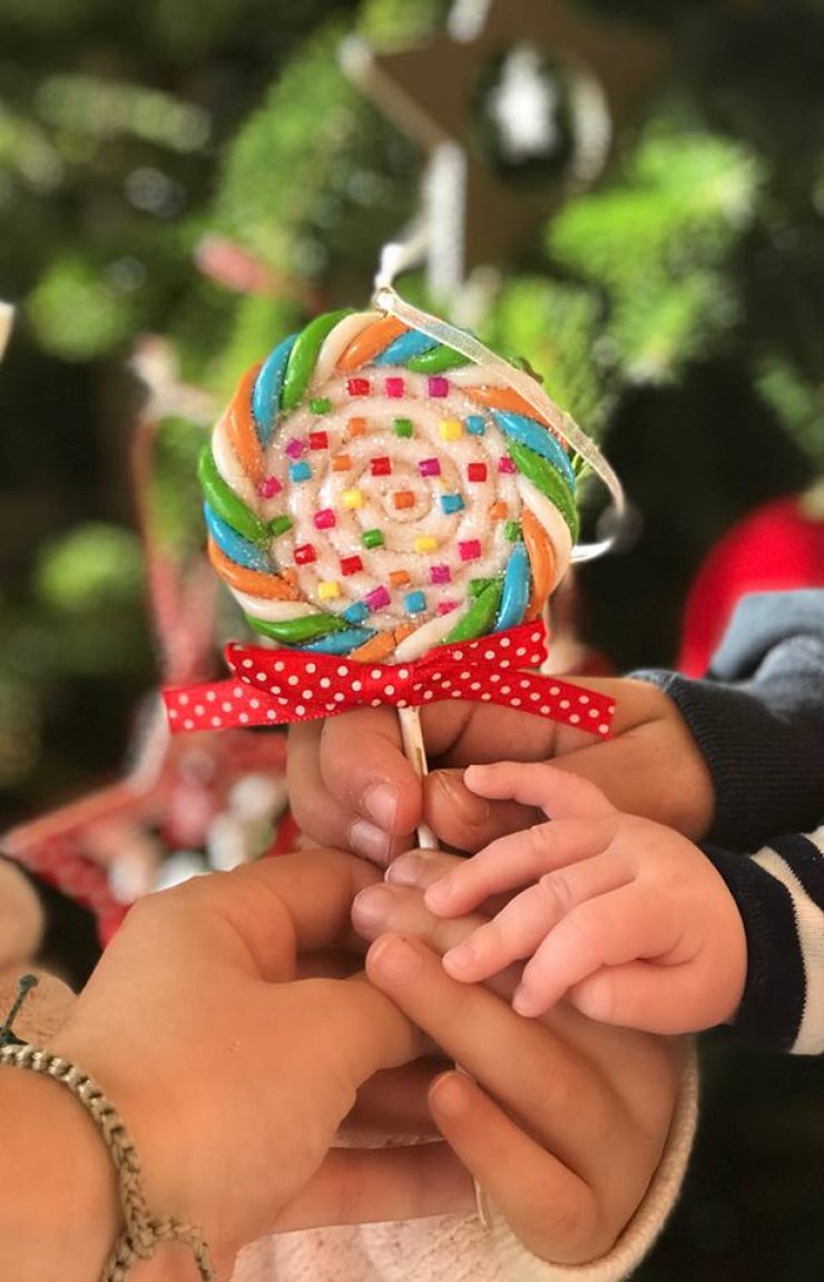 Η φωτογραφία επώνυμου Έλληνα με τα τέσσερα παιδιά του που μας "έλιωσε"!